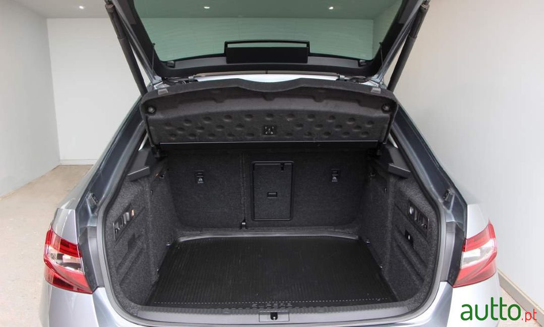 2016' Skoda Superb photo #6