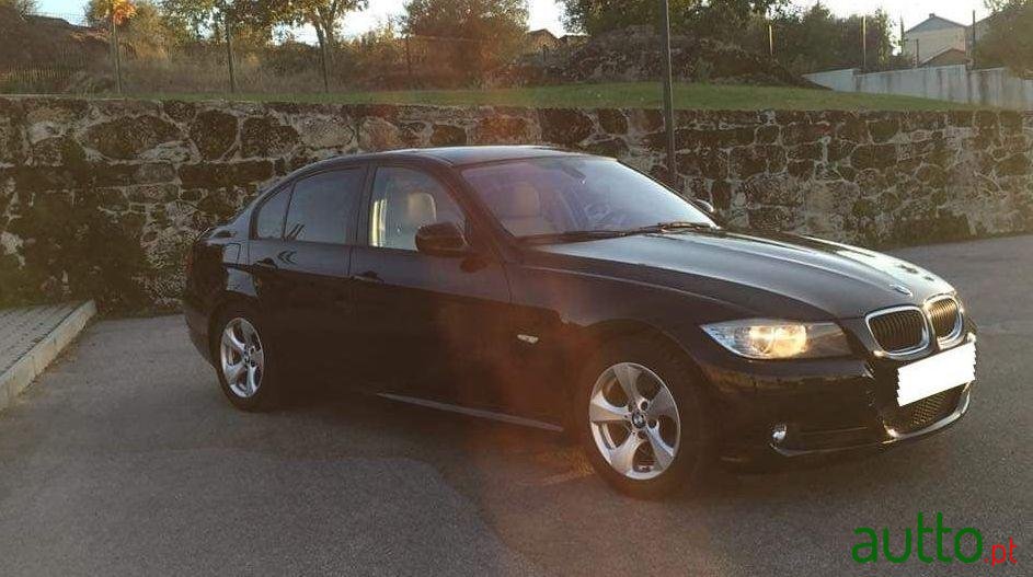 2011' BMW 320 photo #2