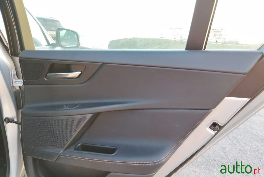 2016' Jaguar XE 2.0 D Prestige Aut. photo #5