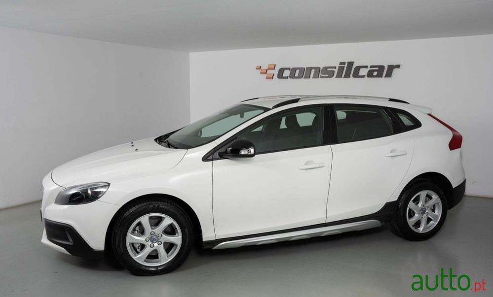 2015' Volvo V40 Cross Country photo #5