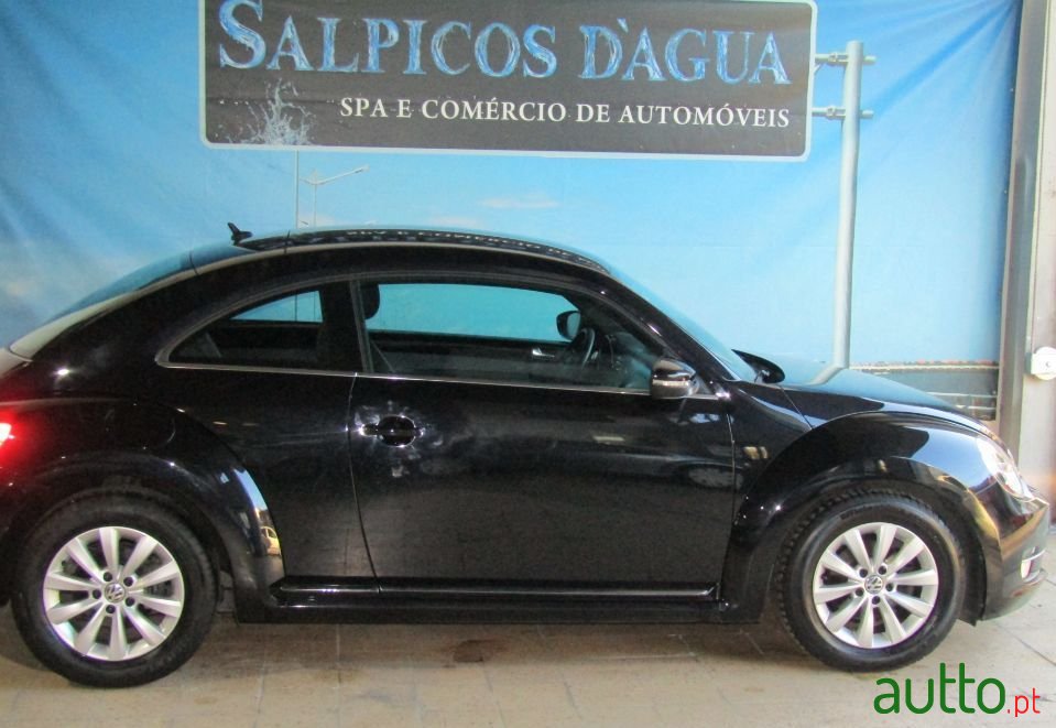 2012' Volkswagen New Beetle photo #5