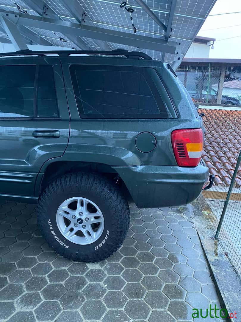 2017' Jeep Grand Cherokee photo #2