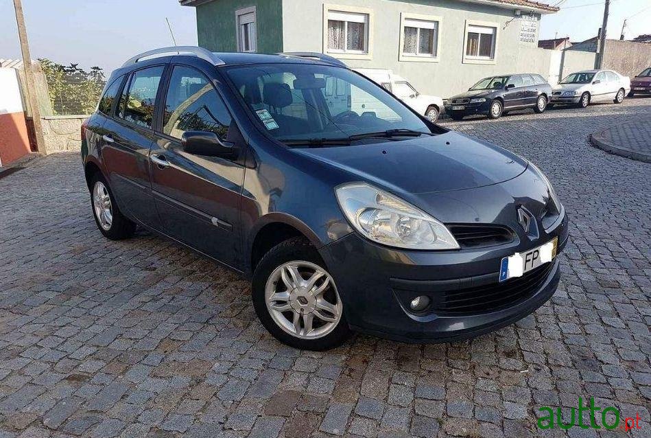 2008' Renault Clio Break photo #2