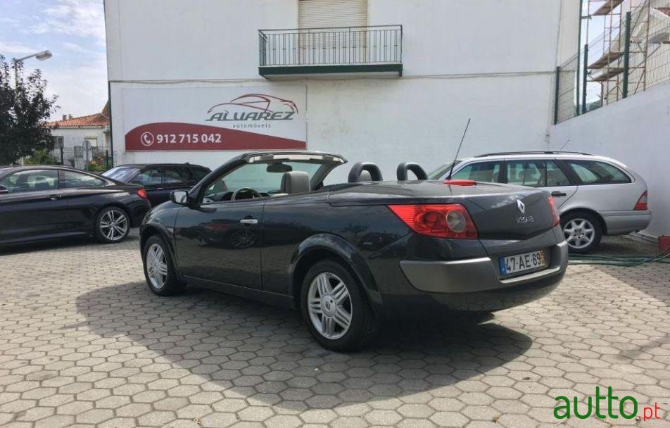 2005' Renault Megane photo #1