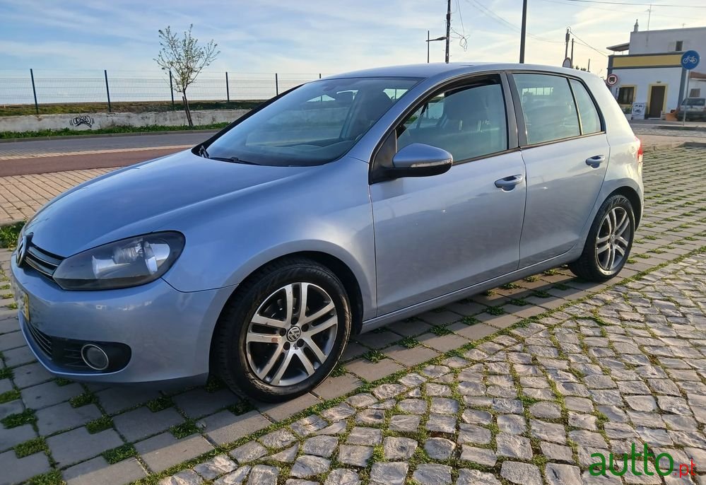 2009' Volkswagen Golf photo #1