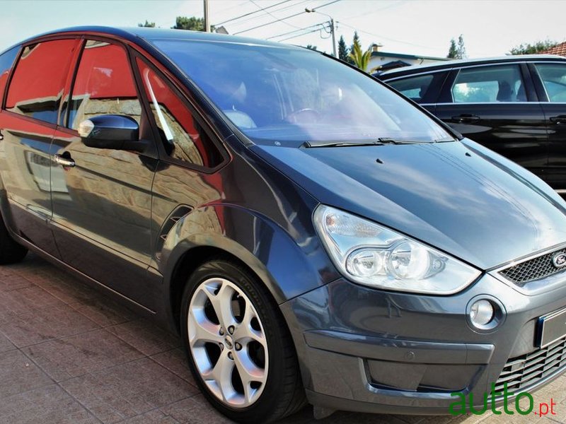 2009' Ford S-Max photo #3