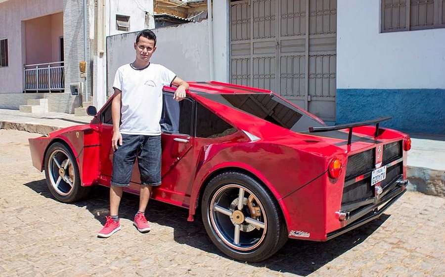 Auxiliar de cabeleireiro constrói “Ferrari” com sucata na Bahia