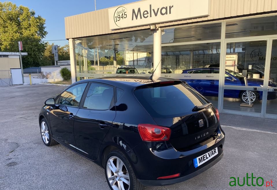 2010' SEAT Ibiza photo #2