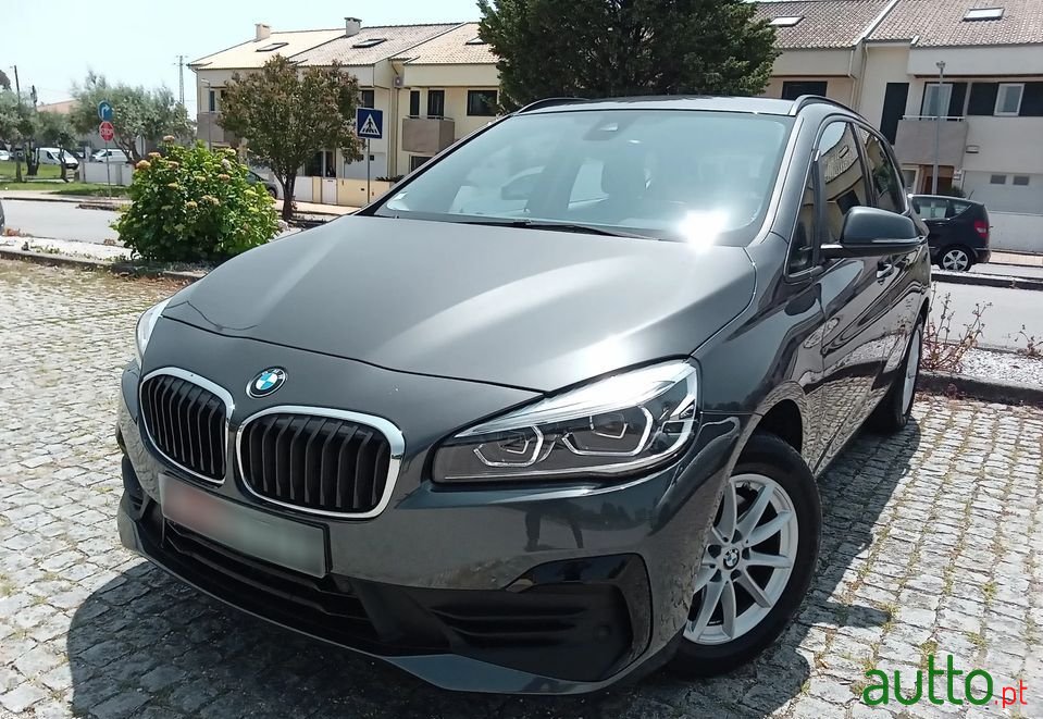 2018' BMW 218 Active Tourer photo #3