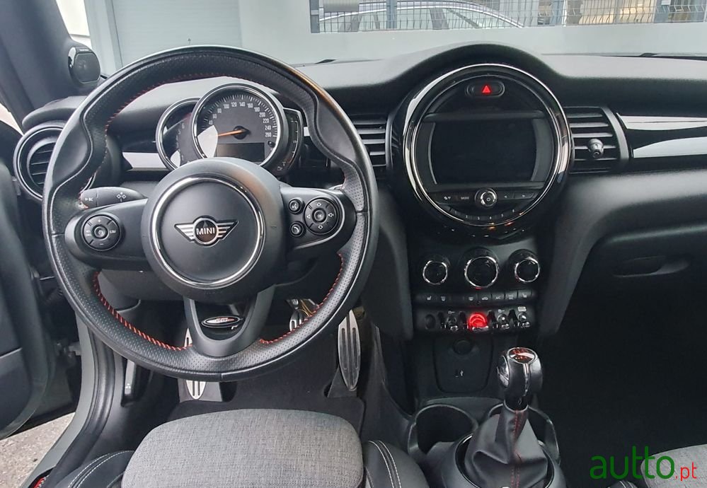 2019' MINI Cooper S photo #5