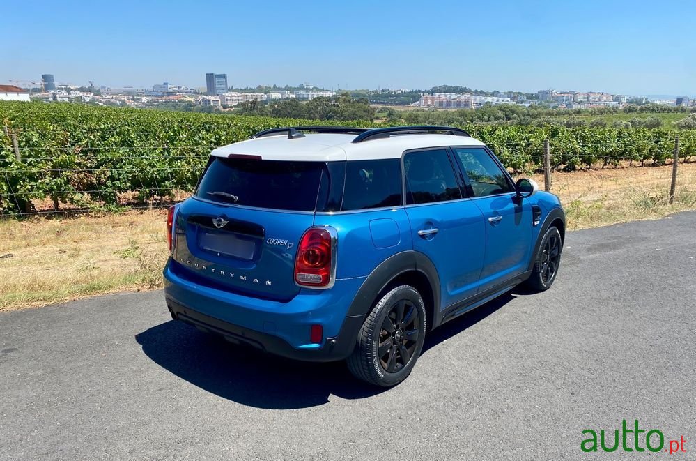 2017' MINI Countryman Cooper D photo #2