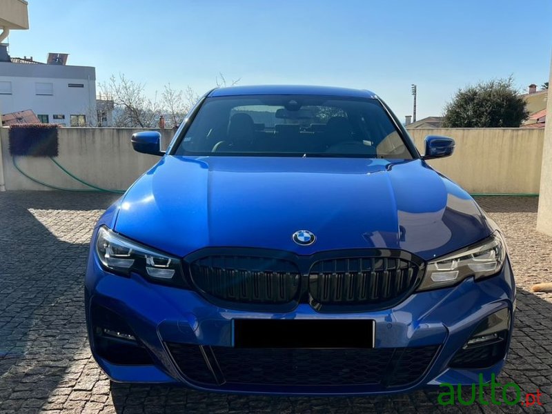 2019' BMW 330 photo #3