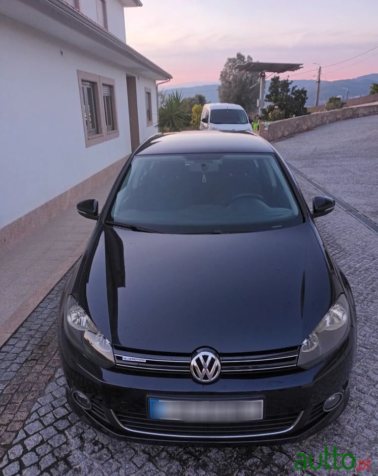 2010' Volkswagen Golf photo #2