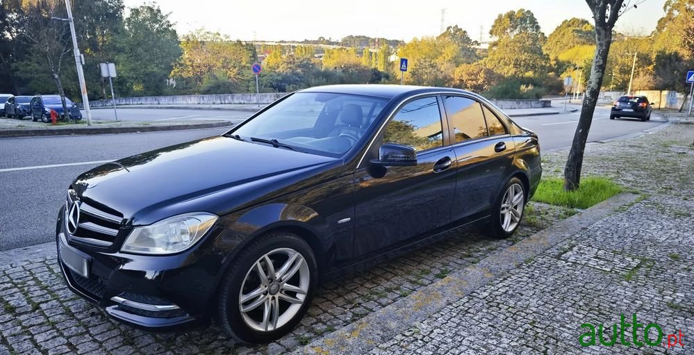 2012' Mercedes-Benz Classe C photo #3