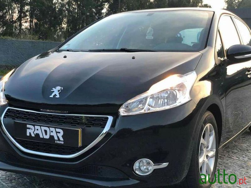 2014' Peugeot 208 1.6 E-Hdi photo #2