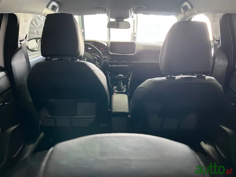2021' Peugeot 2008 photo #4