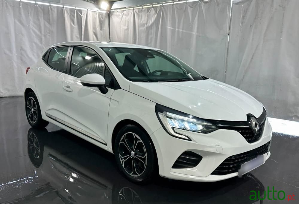 2021' Renault Clio 1.6 E-Tech Intens photo #3