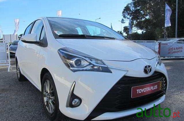 2017' Toyota Yaris photo #2