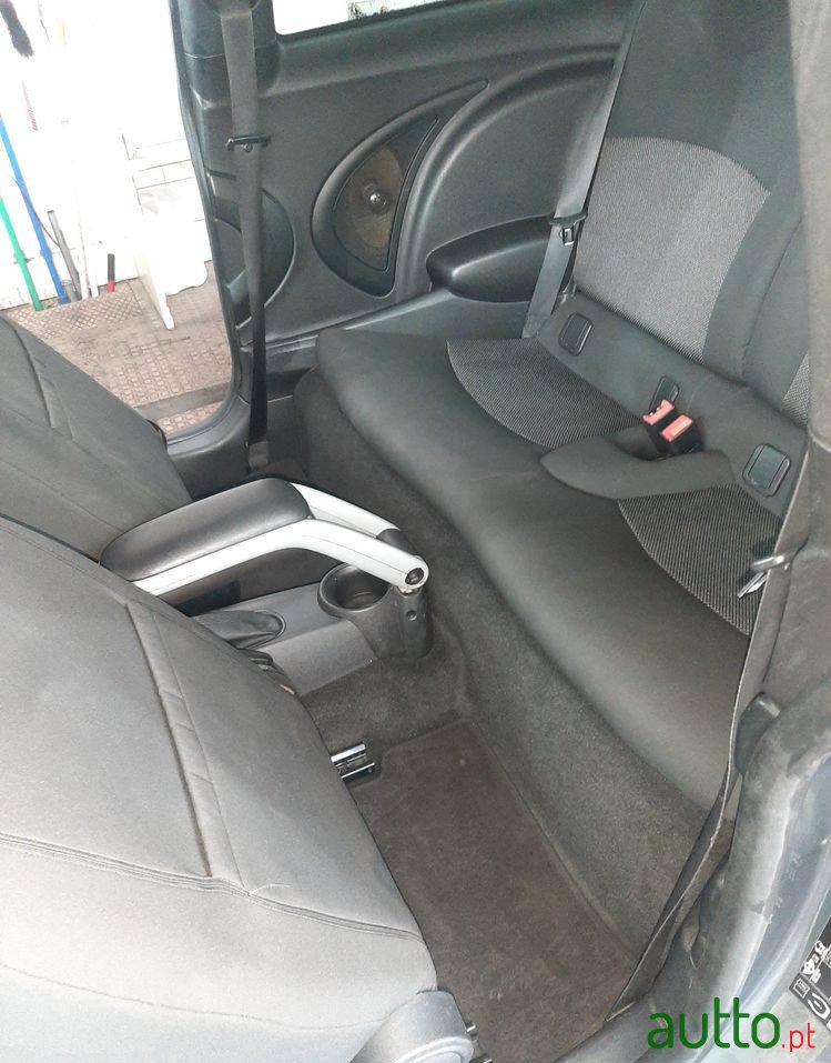 2011' MINI Cooper D photo #4