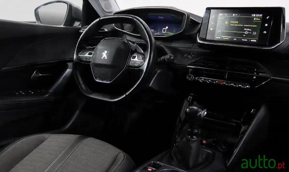 2021' Peugeot 2008 1.2 Puretech Allure photo #5