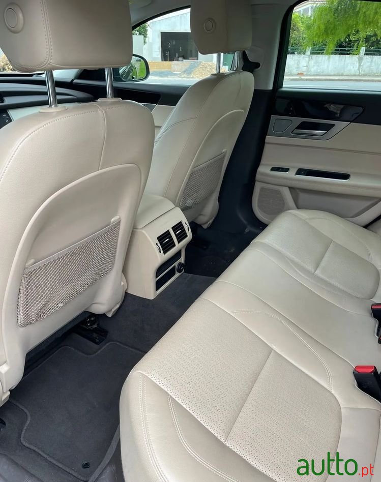 2016' Jaguar XF 2.0 D Prestige Aut. photo #6