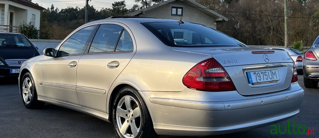 2003' Mercedes-Benz E-200 photo #3