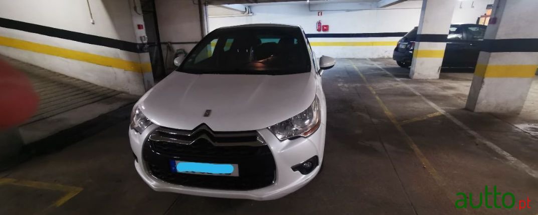 2014' Citroen DS4 photo #3