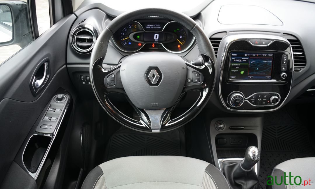 2015' Renault Captur photo #3