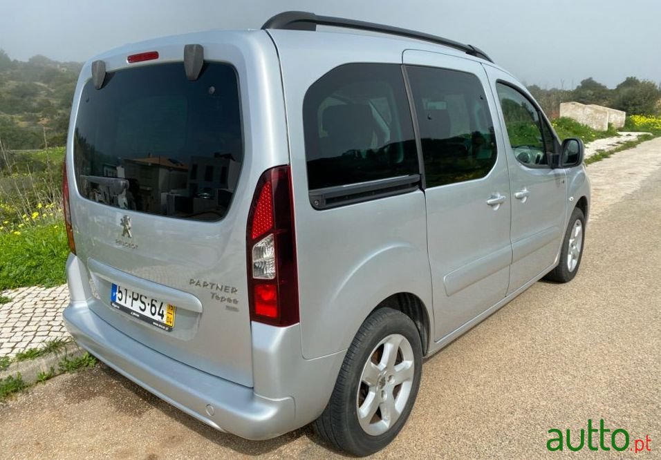 2015' Peugeot Partner photo #1