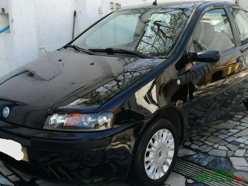 2002' Fiat Punto photo #1