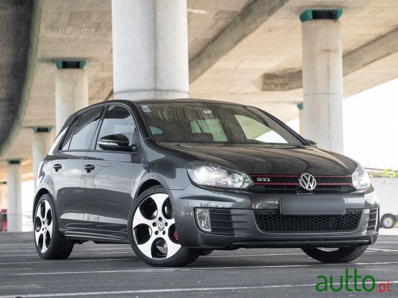 2011' Volkswagen Golf photo #1