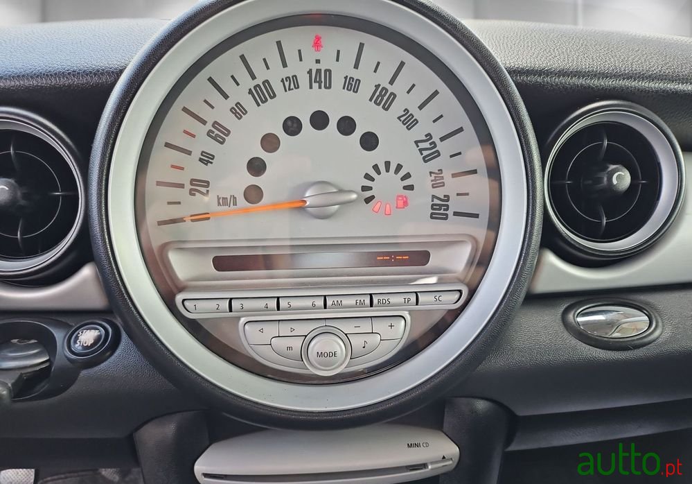 2010' MINI Cooper D photo #4