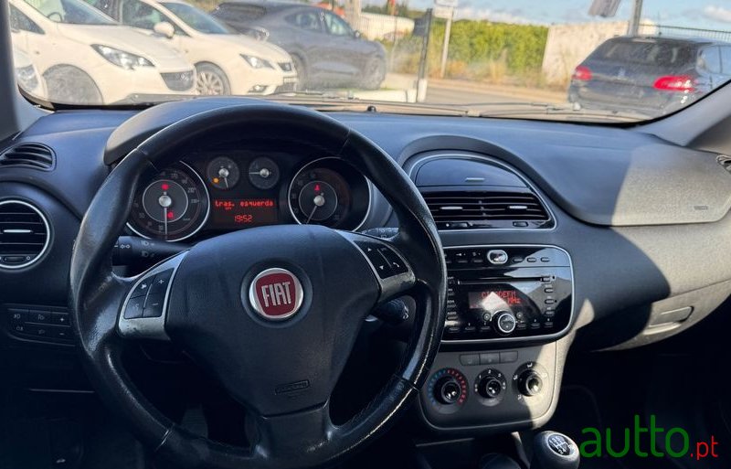 2014' Fiat Punto photo #1