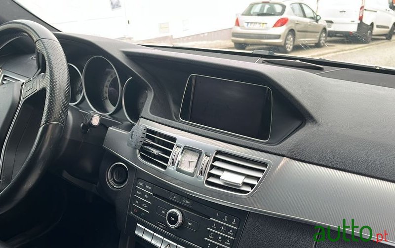 2015' Mercedes-Benz E 300 photo #3