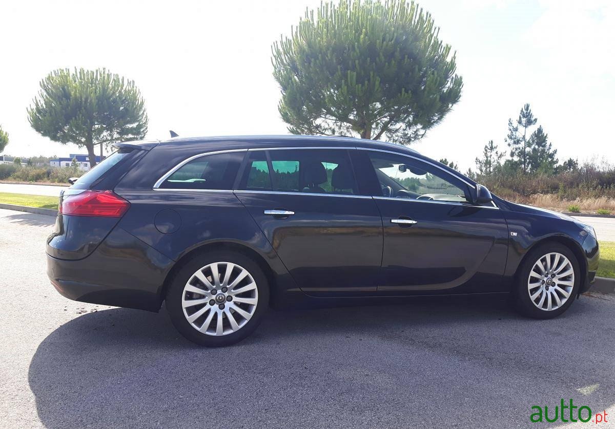 2011' Opel Insignia Sports Tourer 2.0 photo #1