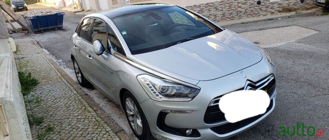2012' Citroen DS5 photo #2