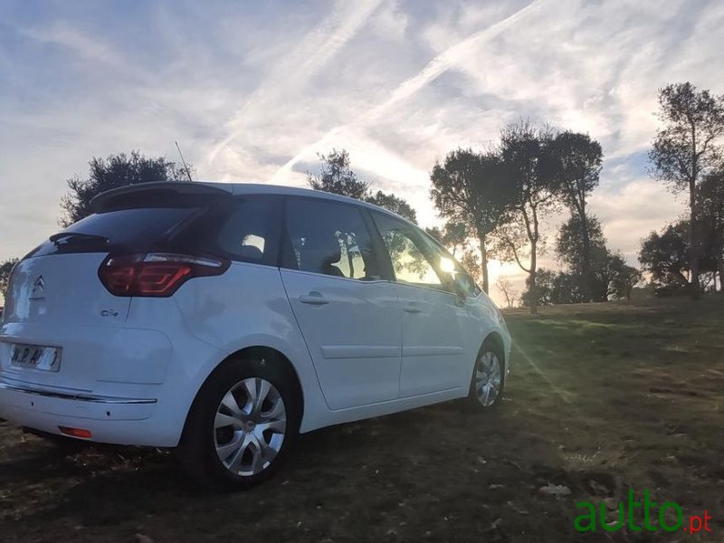 2013' Citroen C4 Picasso photo #5