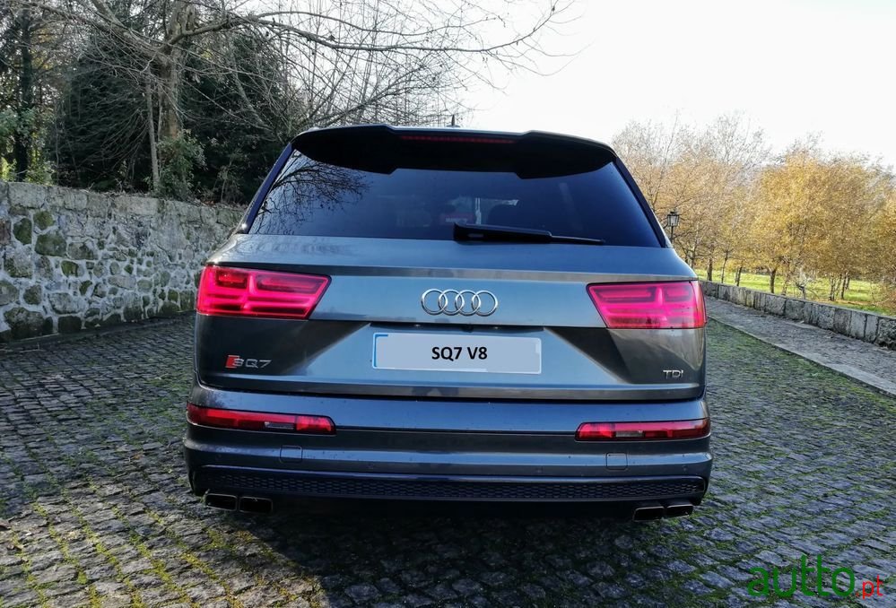 2017' Audi SQ7 photo #6