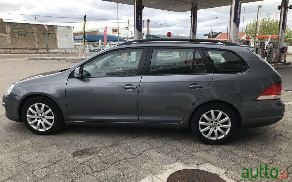 2009' Volkswagen Golf Variant photo #2