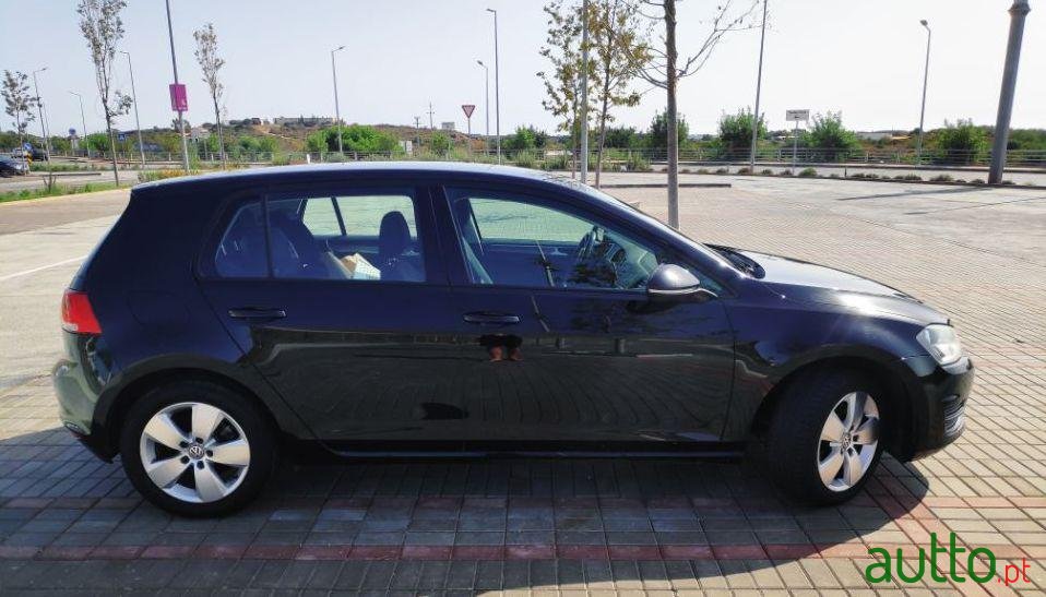 2014' Volkswagen Golf photo #2