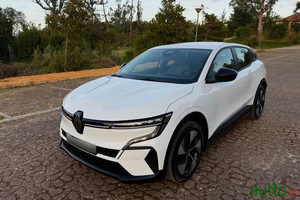 2022' Renault Megane E-Tech photo #2
