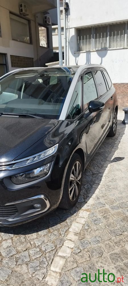2016' Citroen C4 Grand Picasso photo #3