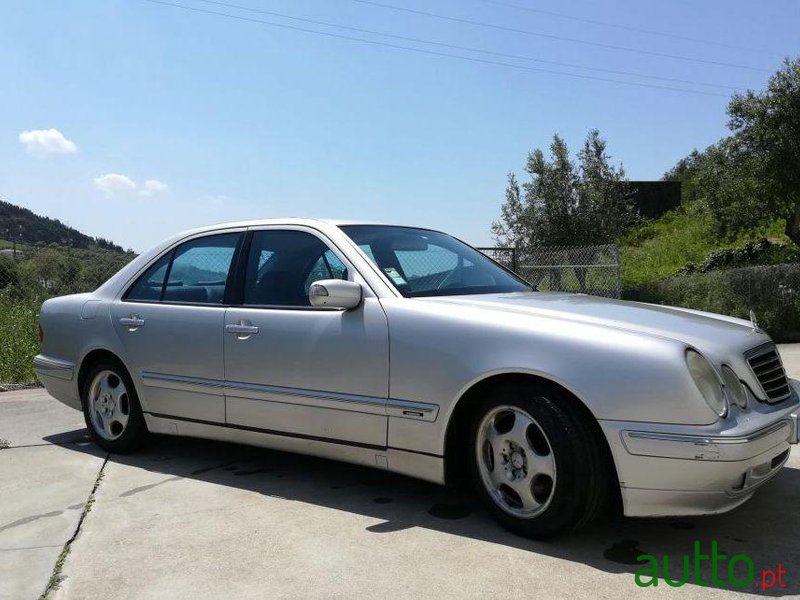 2001' Mercedes-Benz E-320 photo #2