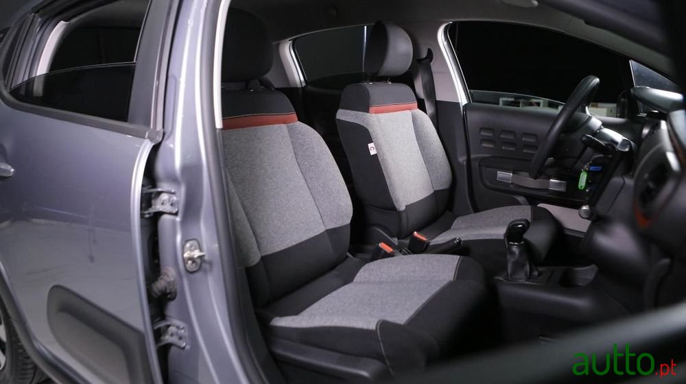 2020' Citroen C3 1.2 Puretech Shine photo #6