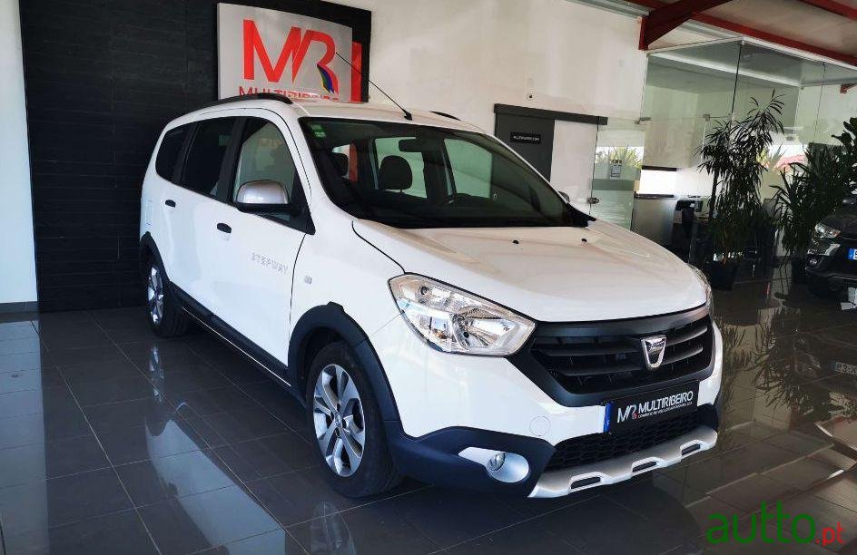 2012' Dacia Lodgy photo #3