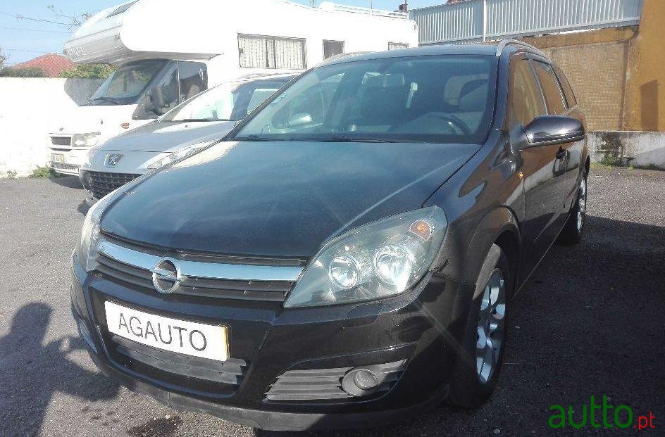 2005' Opel Astra Caravan photo #1
