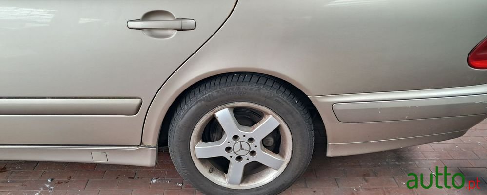 2000' Mercedes-Benz Classe E Cdi Classic photo #2