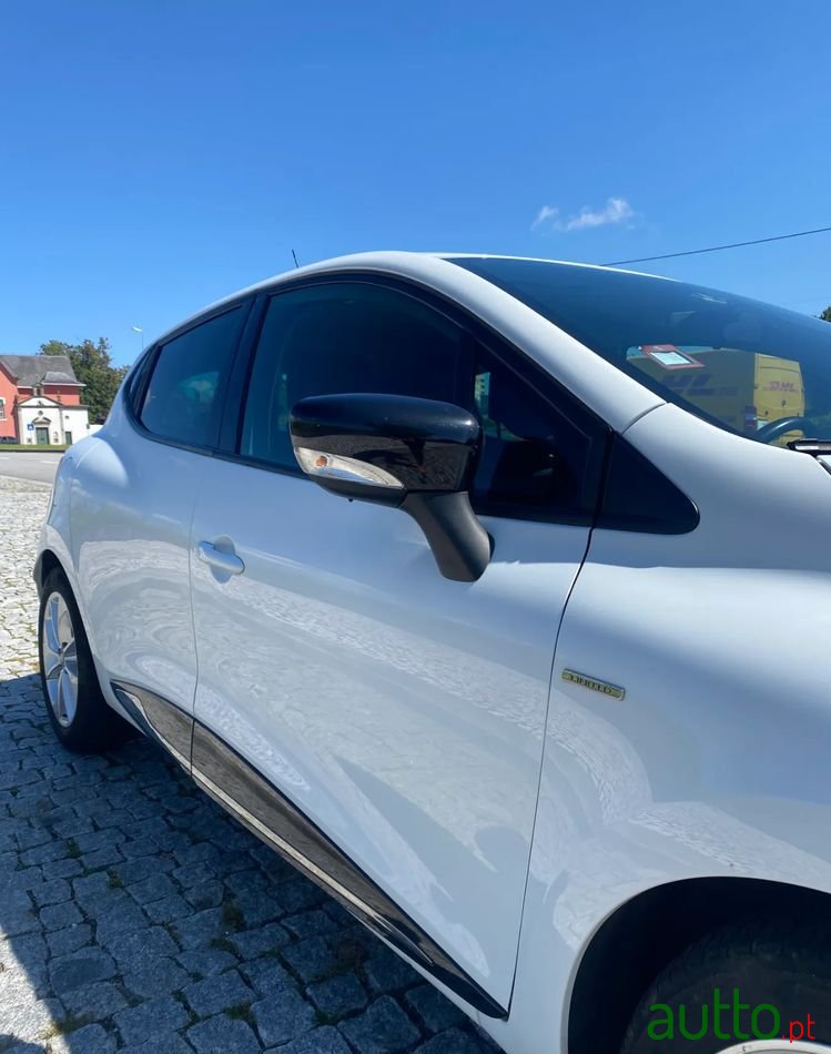 2016' Renault Clio 0.9 Tce Limited photo #3