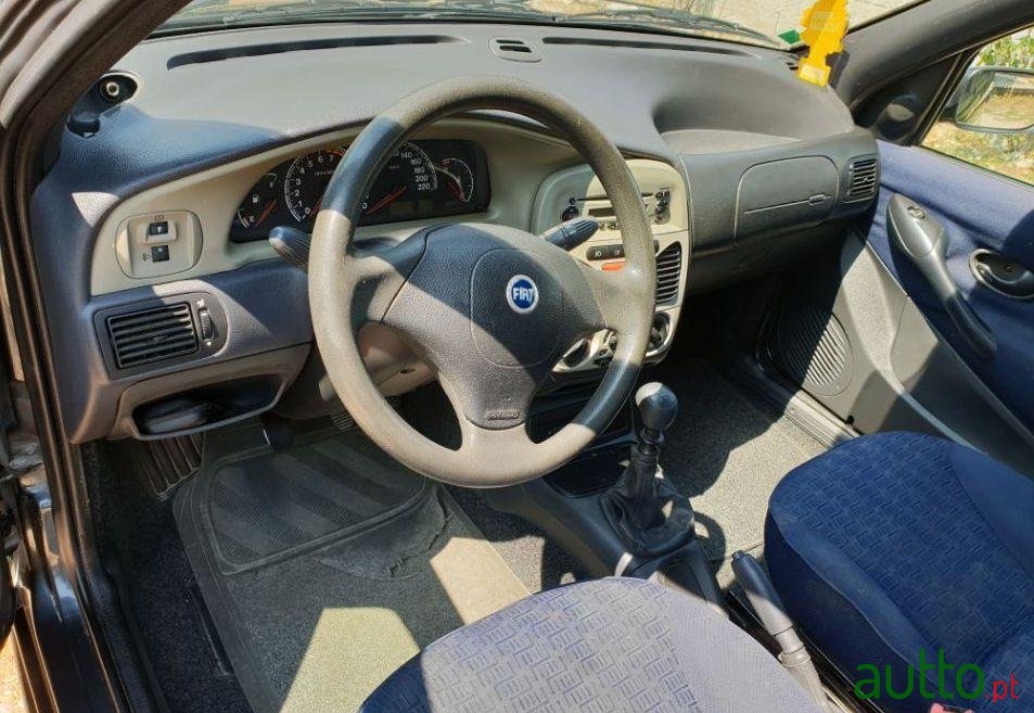 2003' Fiat Palio Weekend photo #2