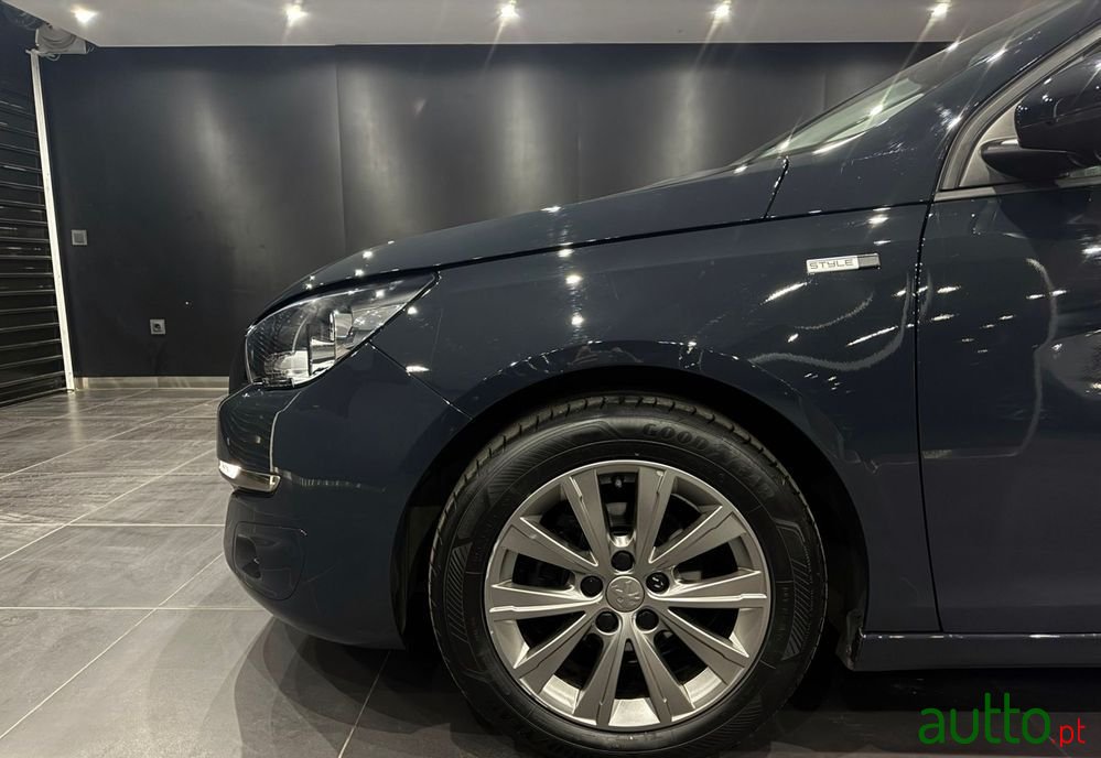 2017' Peugeot 308 photo #3